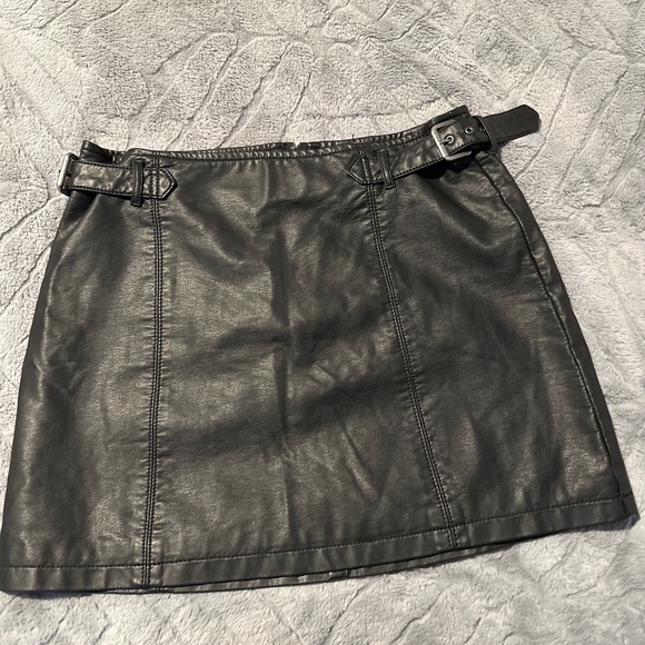 Free People Dresses & Skirts - Black beautiful skirt by Free people